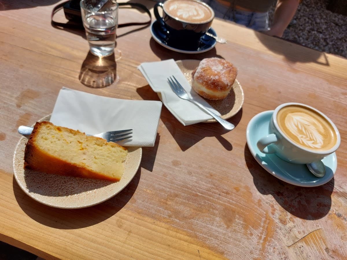 Fee & Brown specialty coffee shop in London - photo 5