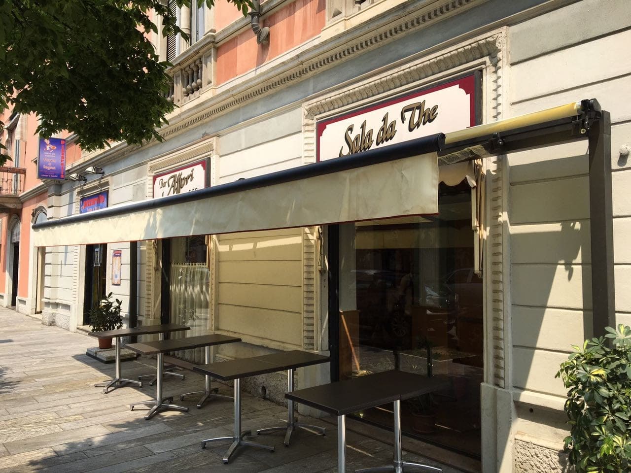 Storefront of Bar Affori Specialty Coffee, specialty coffee shop in Milan