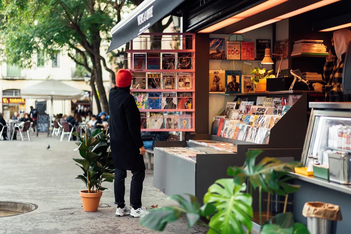 News & Coffee - specialty coffee shop in Gràcia