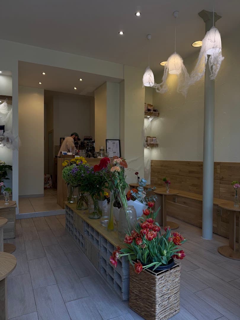 u.graine – сafé fleuriste - specialty coffee shop in Paris