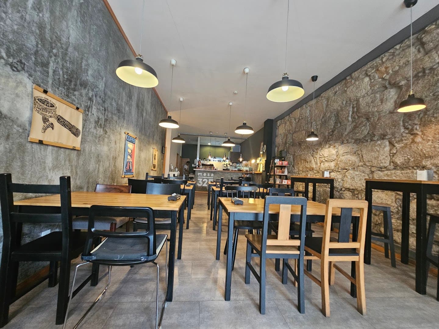 Cafetaria Mesa 325 - specialty coffee shop in Cedofeita