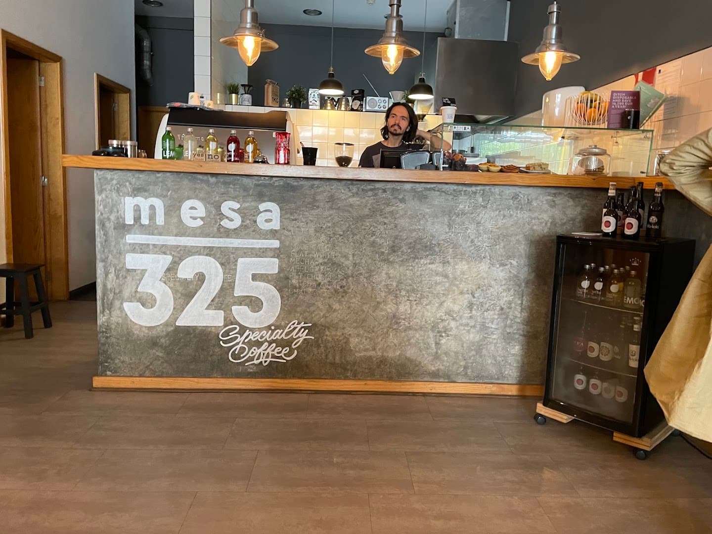 Cafetaria Mesa 325 - specialty coffee shop in Cedofeita