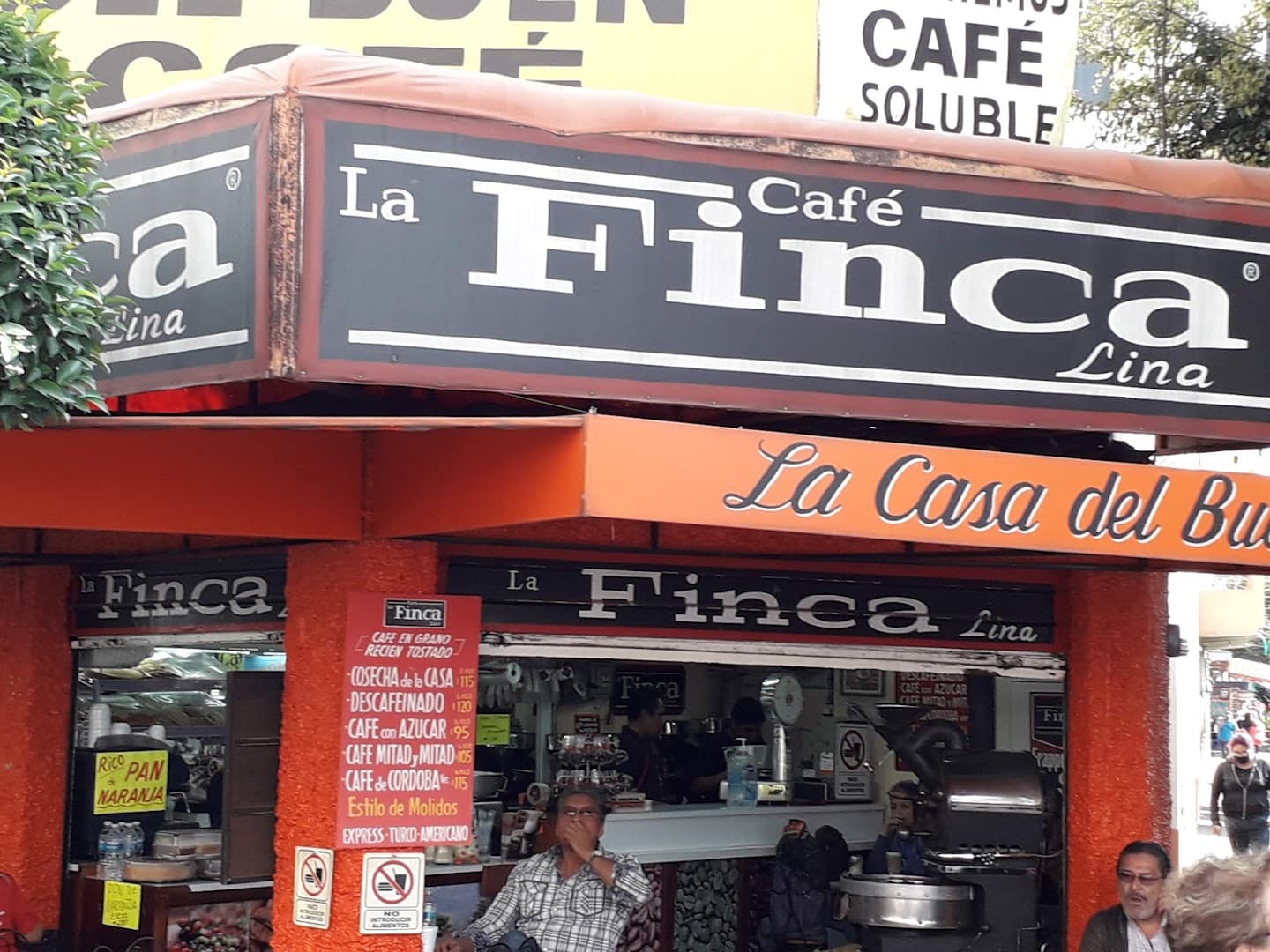 Storefront of Café La Finca Lina, specialty coffee shop in Mexico City