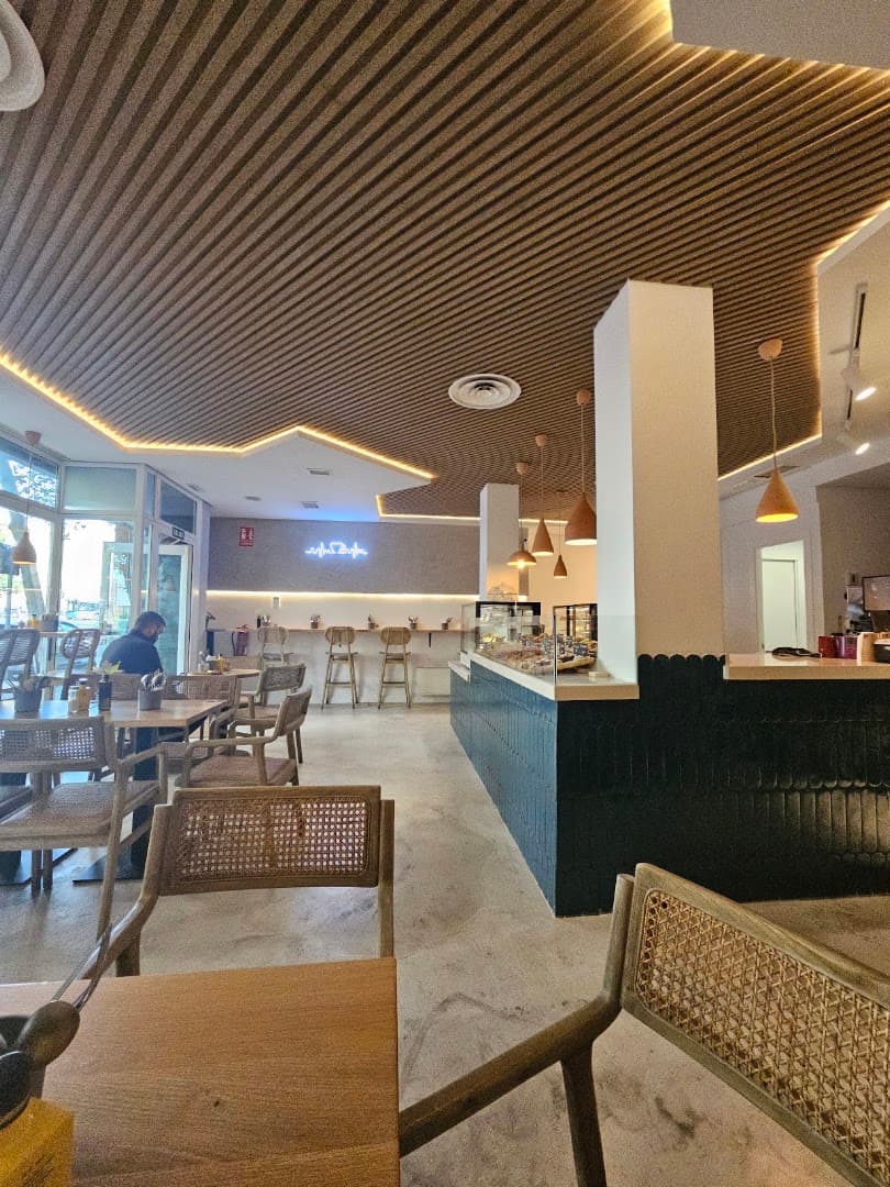 KAFFEEINA - specialty coffee shop in Madrid