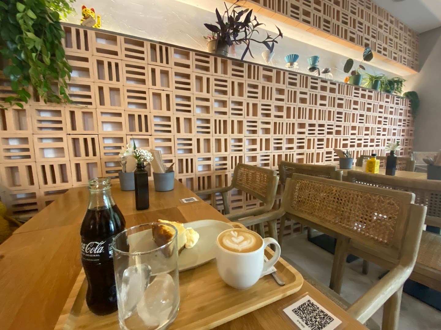 KAFFEEINA specialty coffee shop in Madrid - photo 3