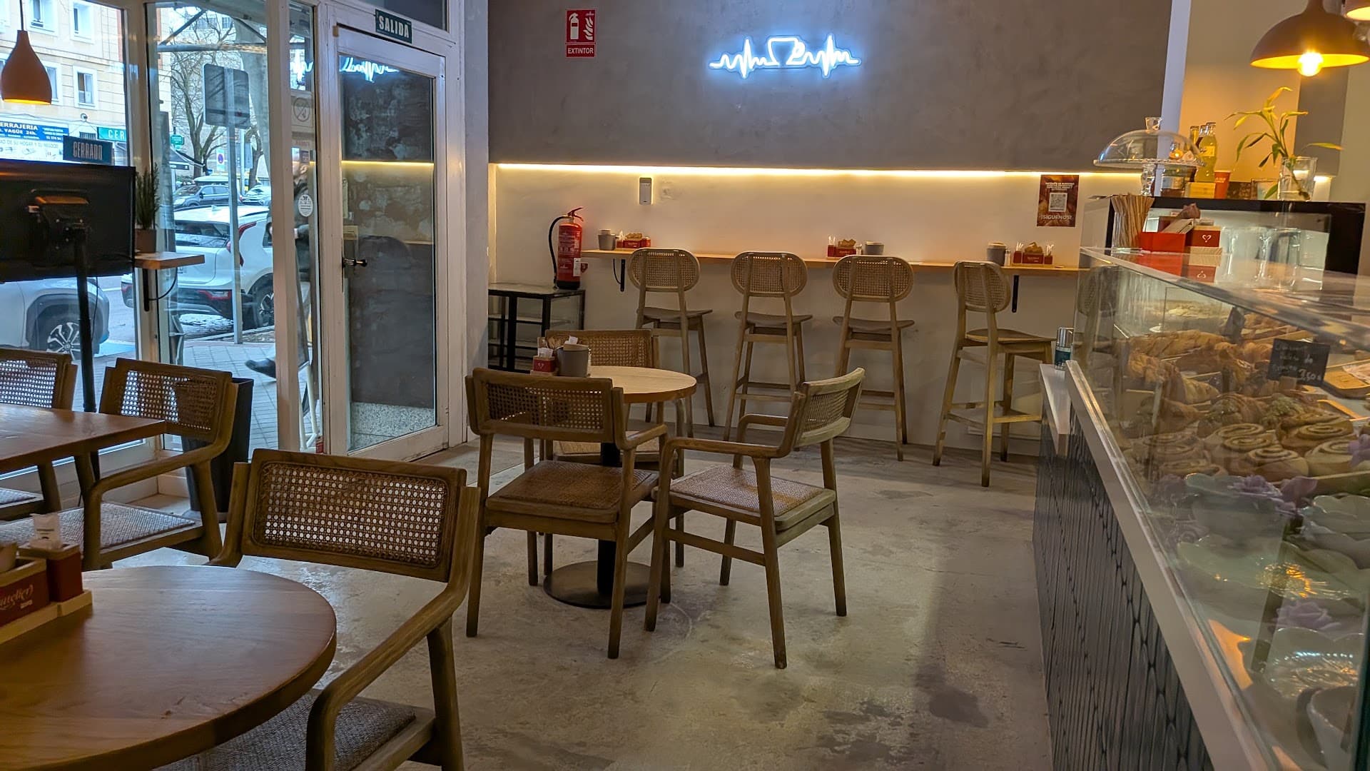 KAFFEEINA specialty coffee shop in Madrid - photo 6