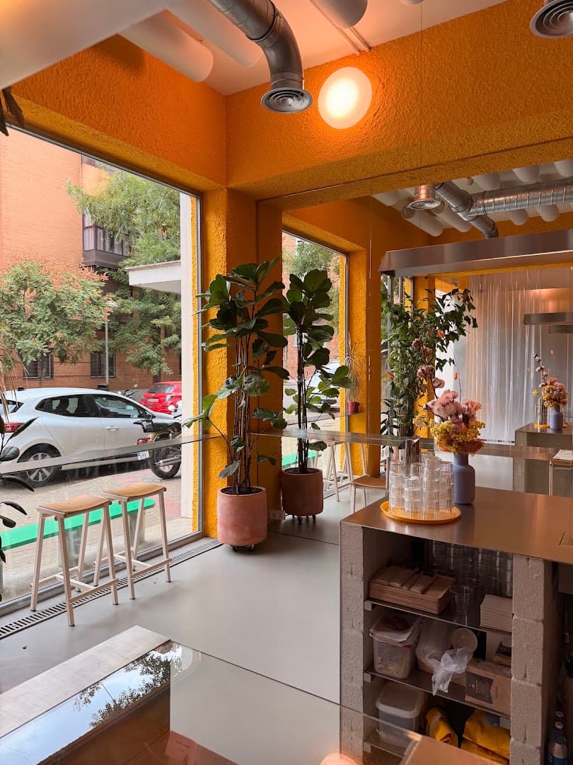 Hola Coffee Roastery - specialty coffee shop in Madrid