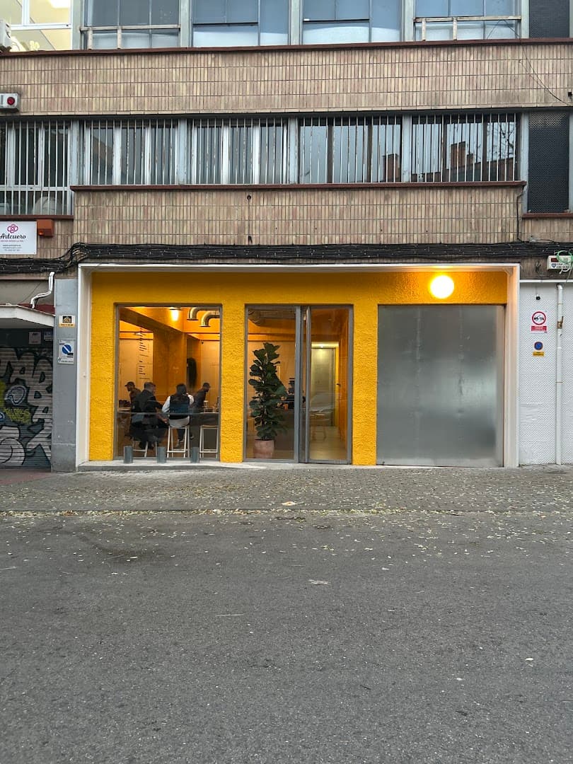 Hola Coffee Roastery - specialty coffee shop in Madrid