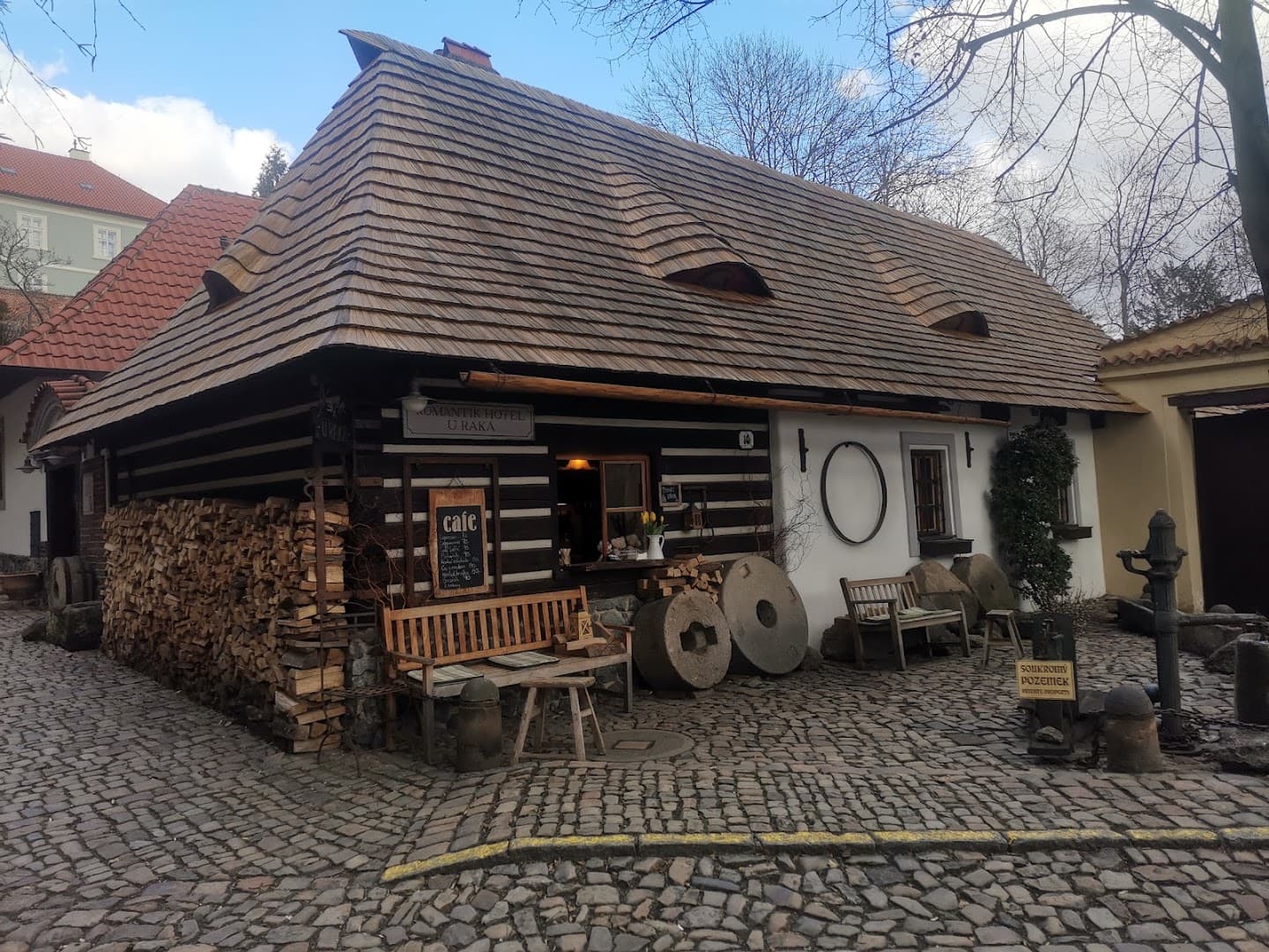 Storefront of Kavárna Nový Svět, specialty coffee shop in Prague