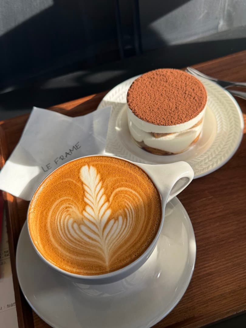 LE FRAME - specialty coffee shop in Seoul