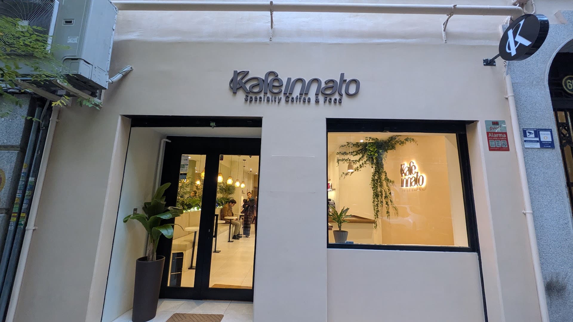 Kafeinnato specialty coffee shop in Madrid - photo 9