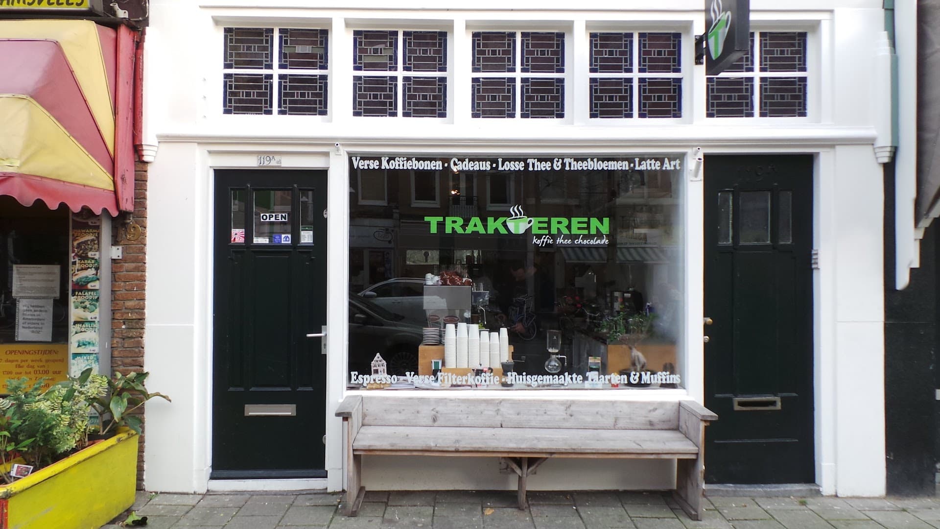 Trakteren specialty coffee shop in Amsterdam - photo 5