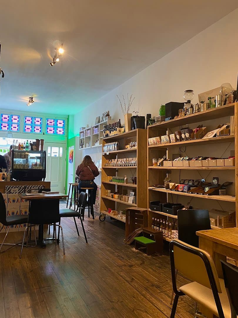 Trakteren specialty coffee shop in Amsterdam - photo 9