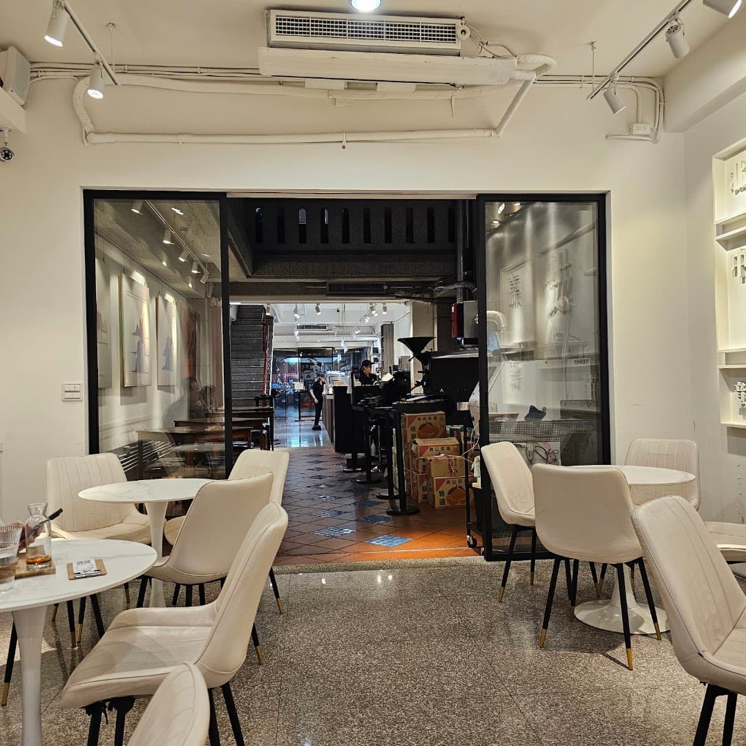 SanFormosan Café & Roastory Dihua Shop - specialty coffee shop in Taipei