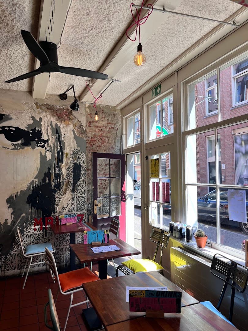 Mr Haz Coffee Bar specialty coffee shop in Amsterdam - photo 4