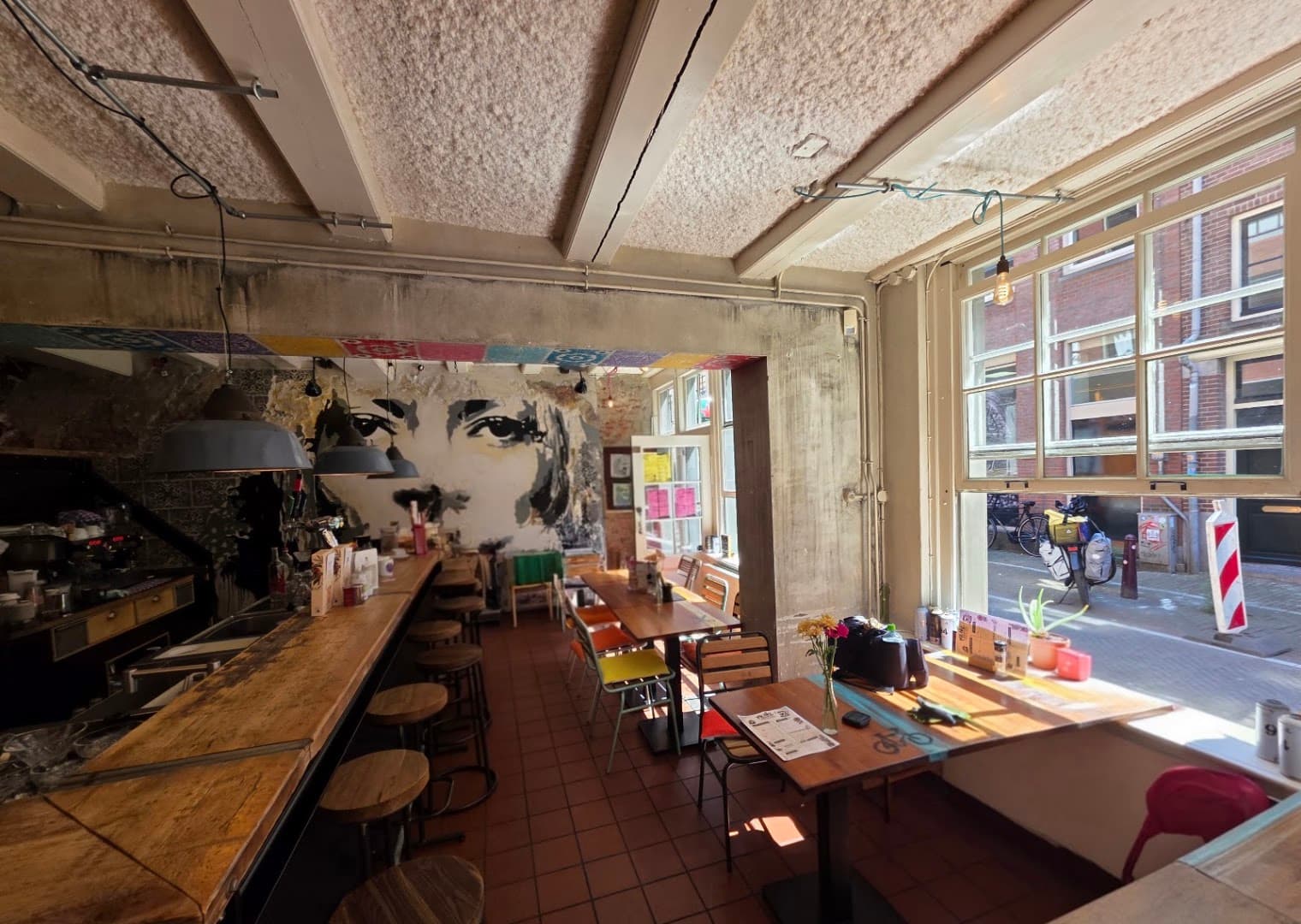 Mr Haz Coffee Bar specialty coffee shop in Amsterdam - photo 5