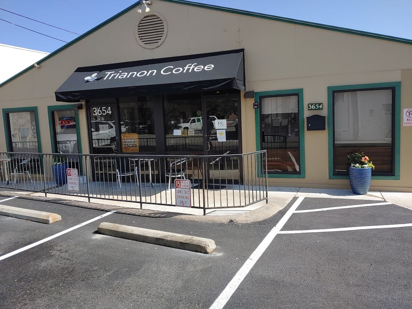 Trianon Coffee specialty coffee shop in Austin - photo 9