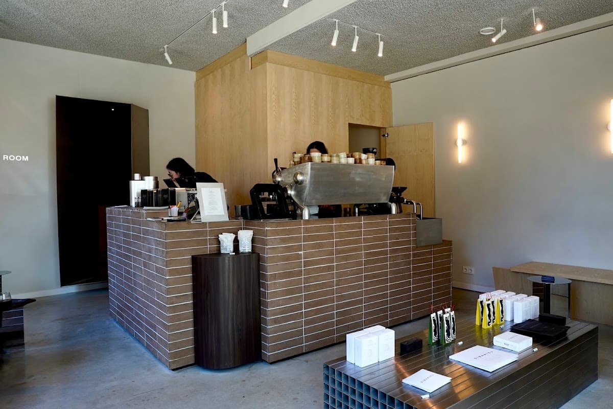 Dak Showroom by Dak Coffee Roasters - specialty coffee shop in Amsterdam