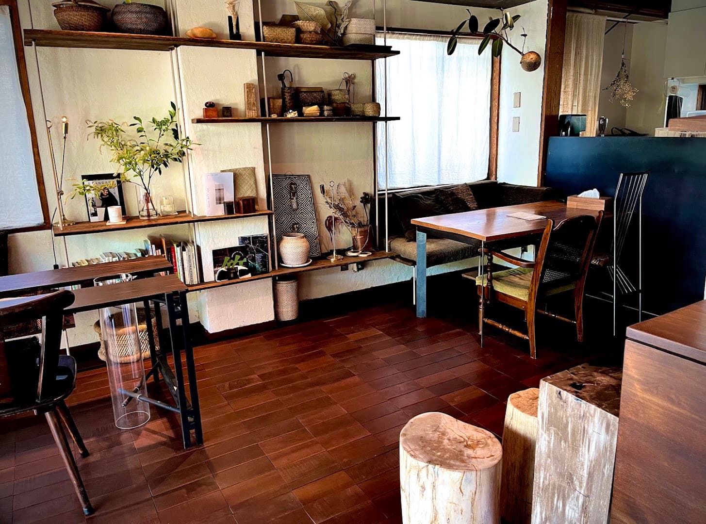 Lemari Coffee - specialty coffee shop in Tokyo