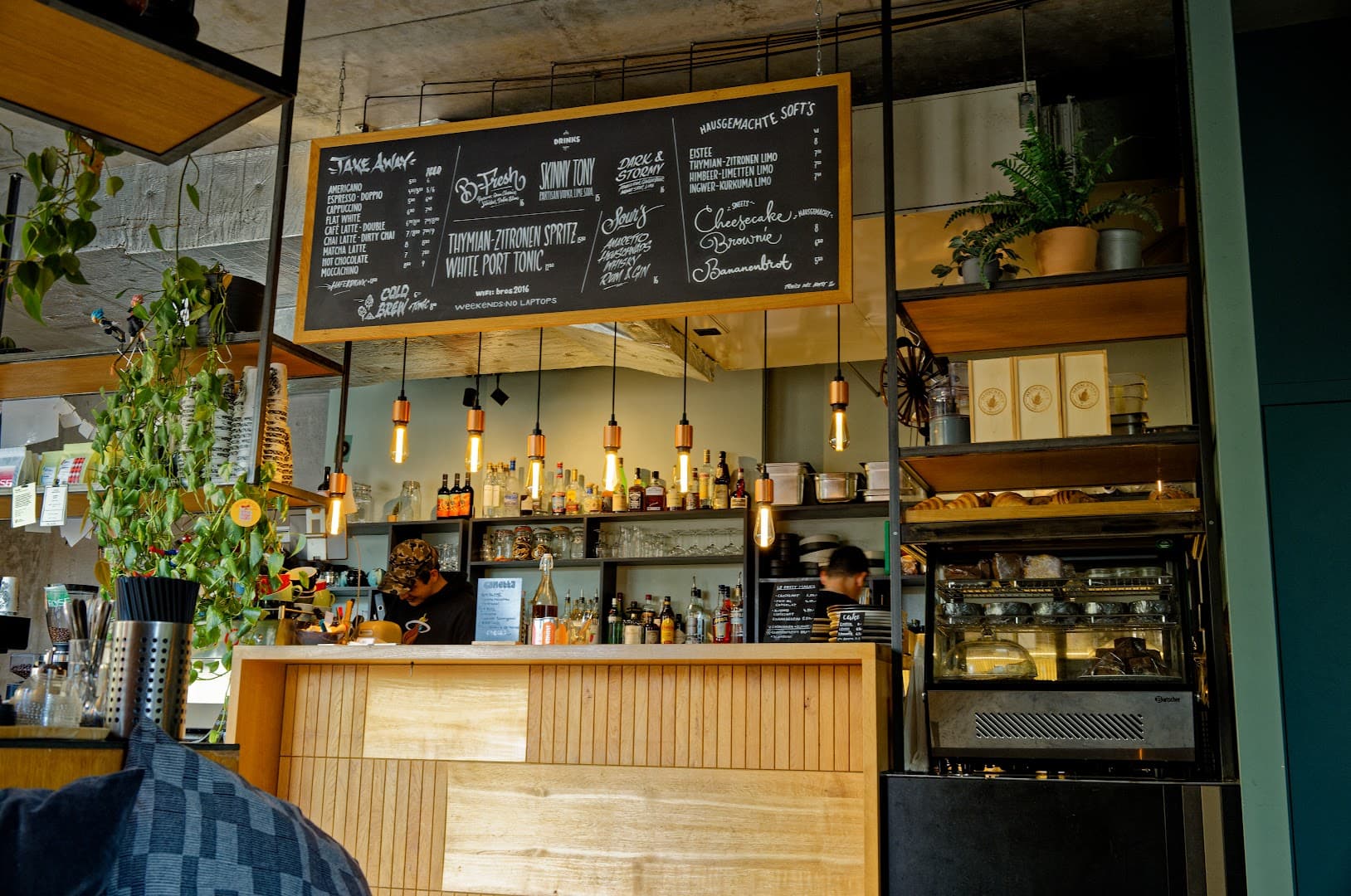 Bros Beans & Beats - specialty coffee shop in Kreis 4