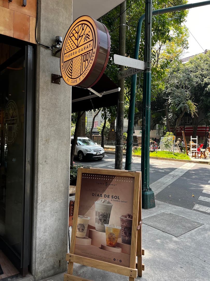 Storefront of Tierra Garat Amsterdam, specialty coffee shop in Mexico City