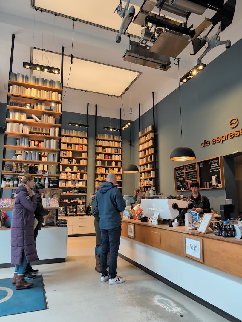 die espressonisten | Store, Craft Coffeeshop & La Marzocco Showroom - specialty coffee shop in Mitte