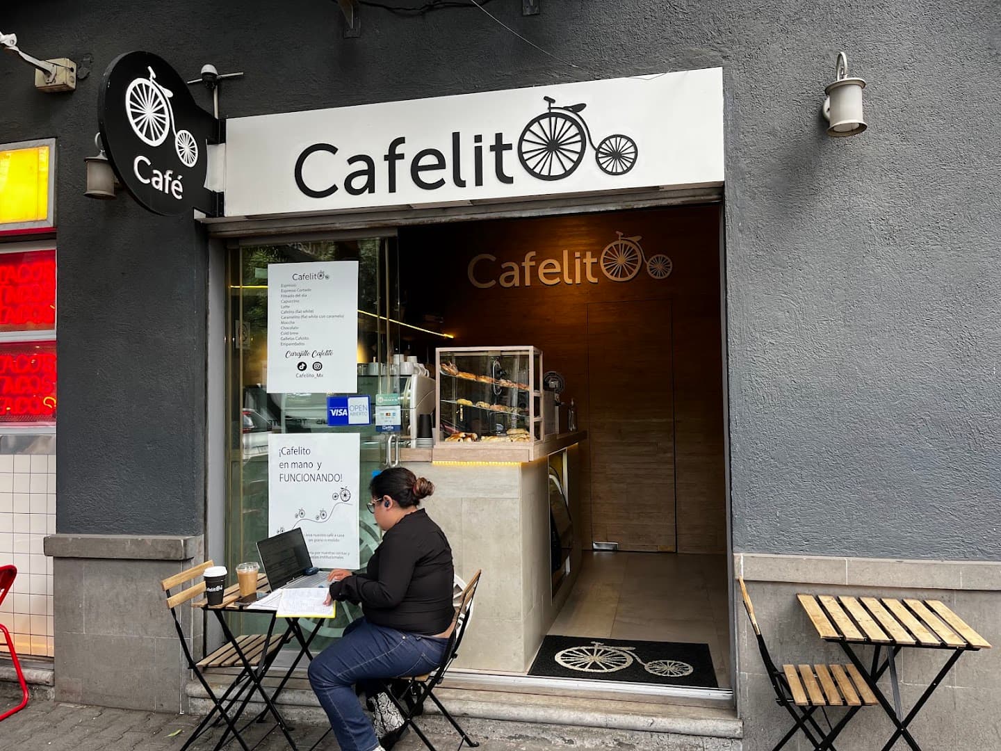 Storefront of Cafelito, specialty coffee shop in Mexico City