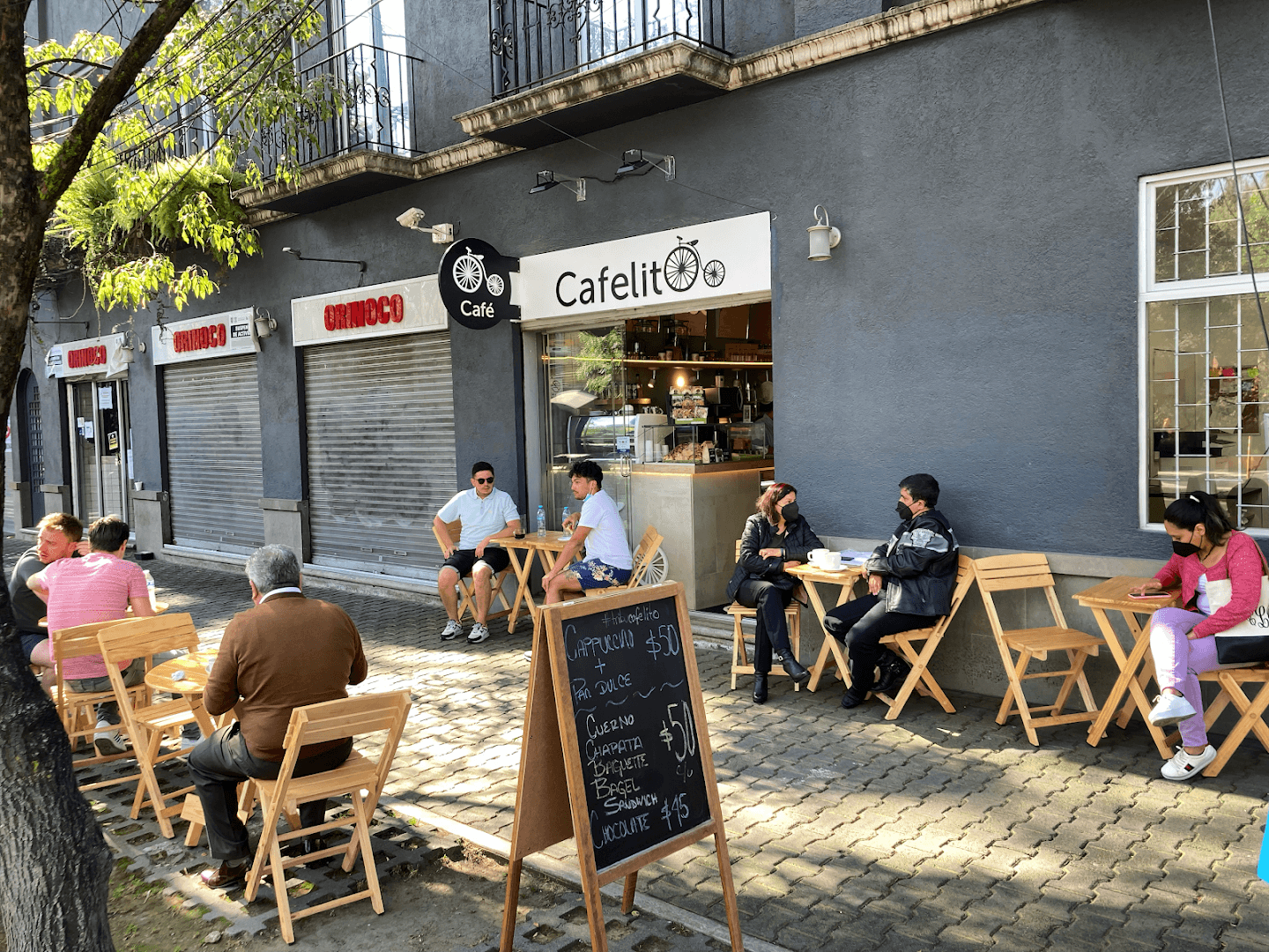 Storefront of Cafelito, specialty coffee shop in Mexico City