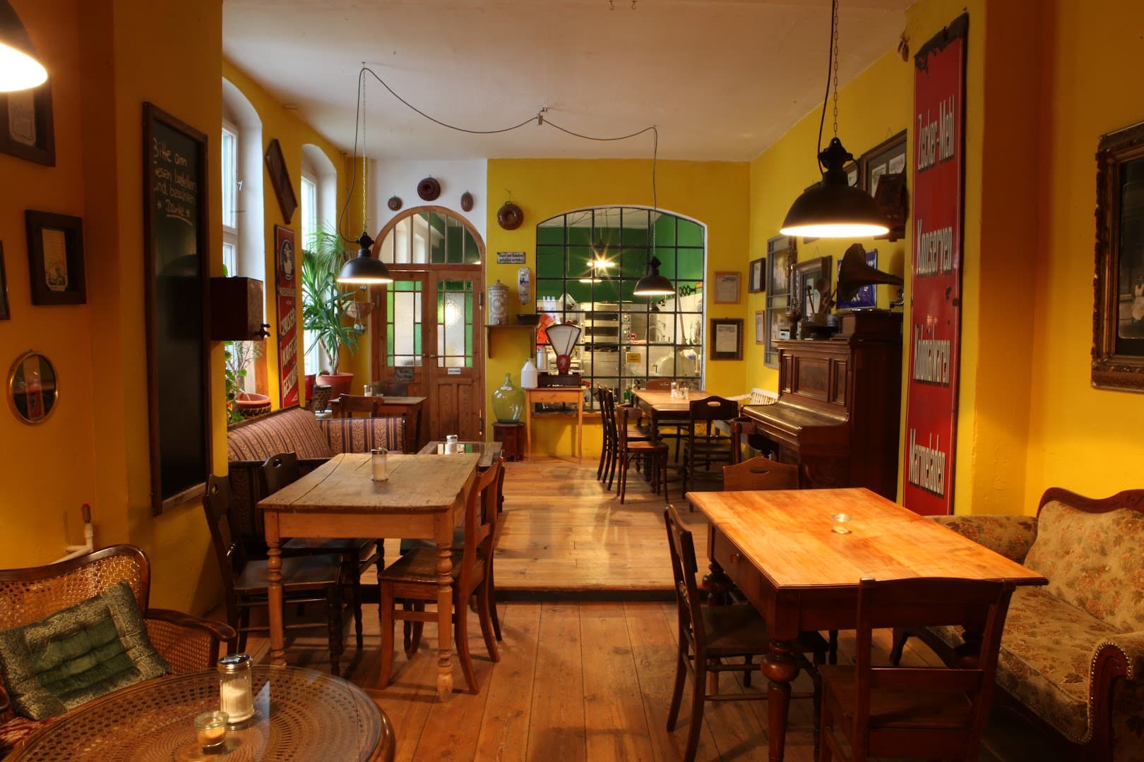 Firstcrack Coffee Roasters & Cafe Pakolat Berlin specialty coffee shop in Berlin - photo 5