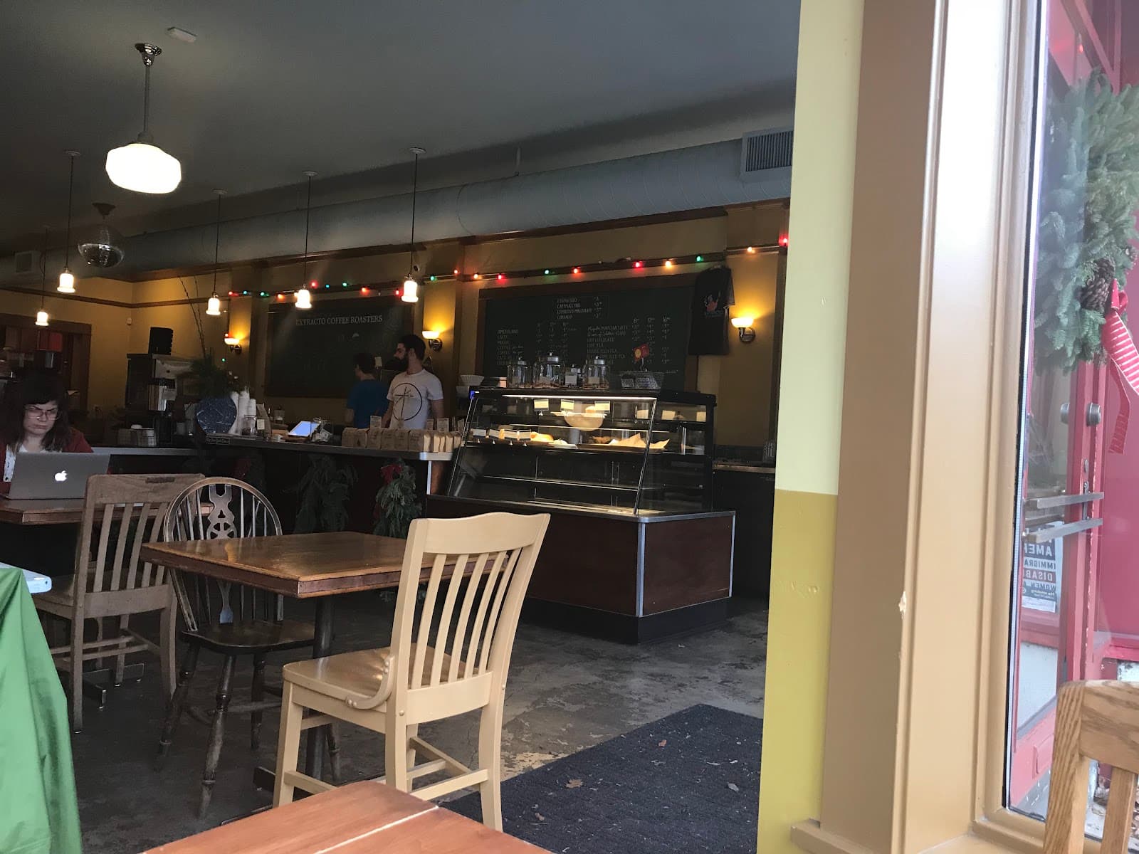 Extracto Coffee Roasters - specialty coffee shop in Concordia