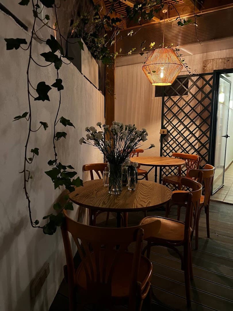 Instant Crunch: brunch & specialty coffee - specialty coffee shop in Lisbon