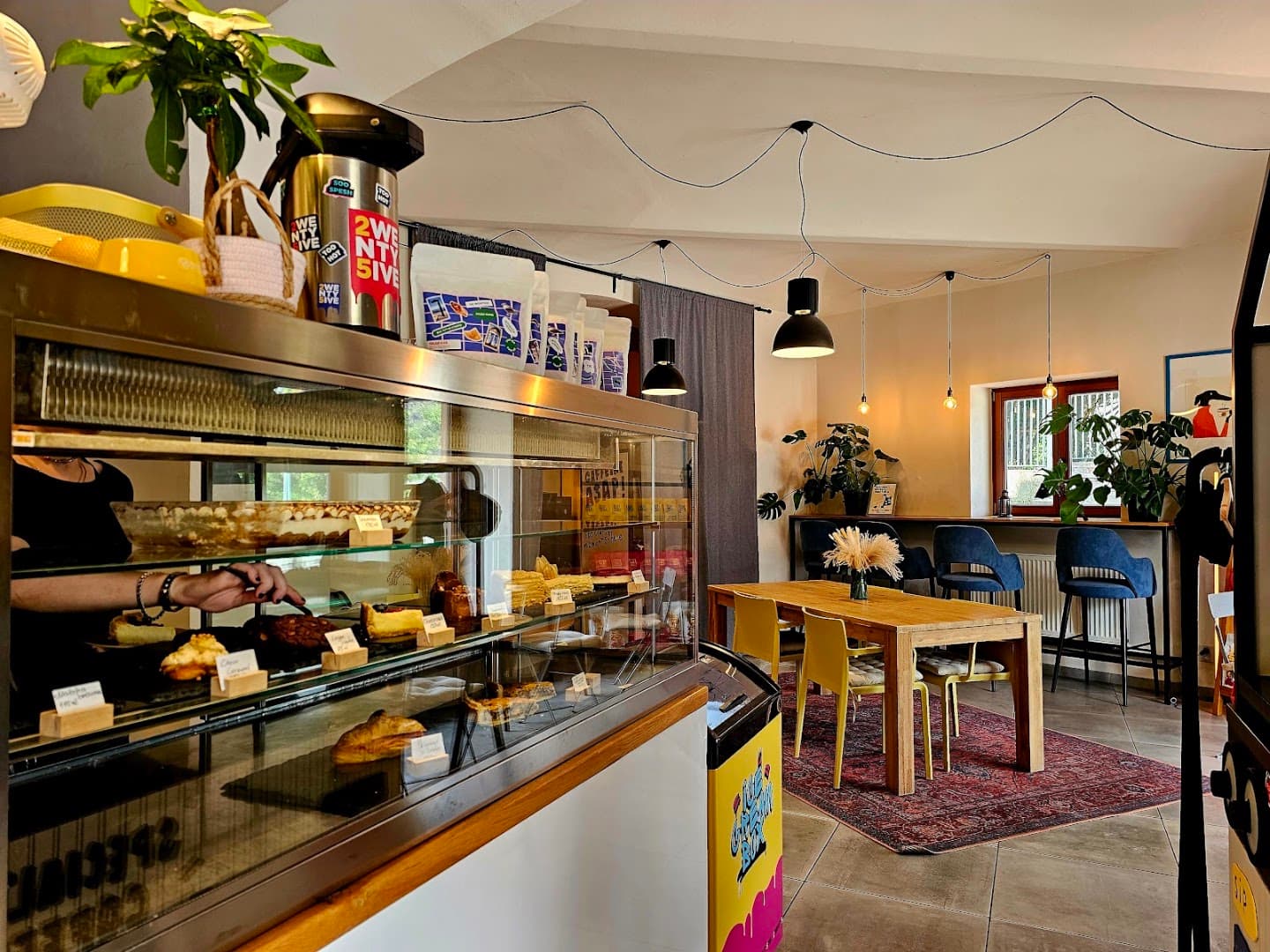 Interior of DISTRICT 25 | specialty coffee & wine, specialty coffee shop in Prague