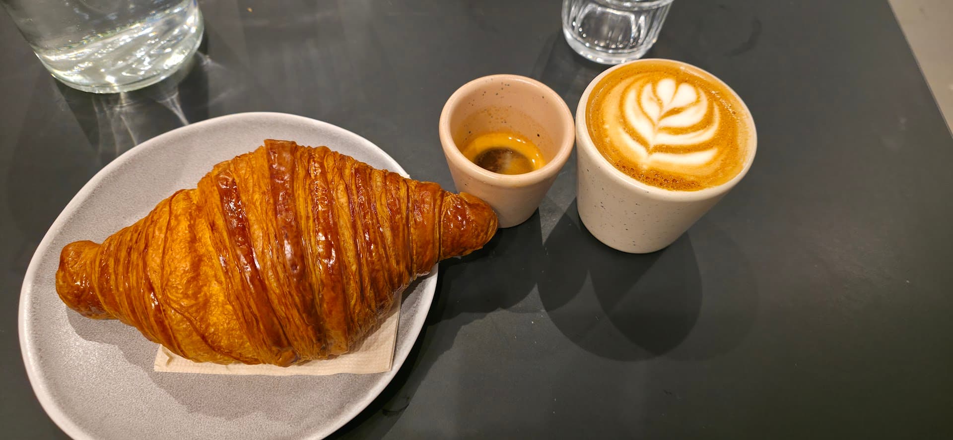 Kontakt - speciality coffeeshop specialty coffee shop in Budapest - photo 6