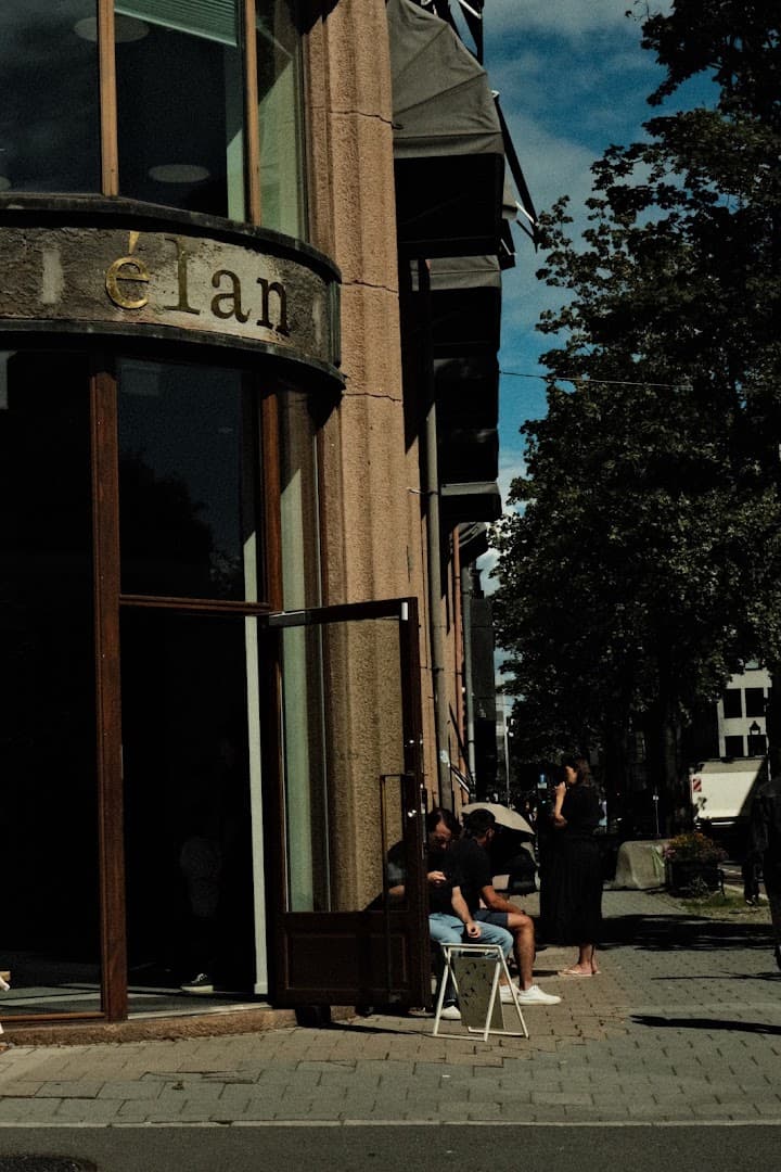 Storefront of élan, specialty coffee shop in Oslo