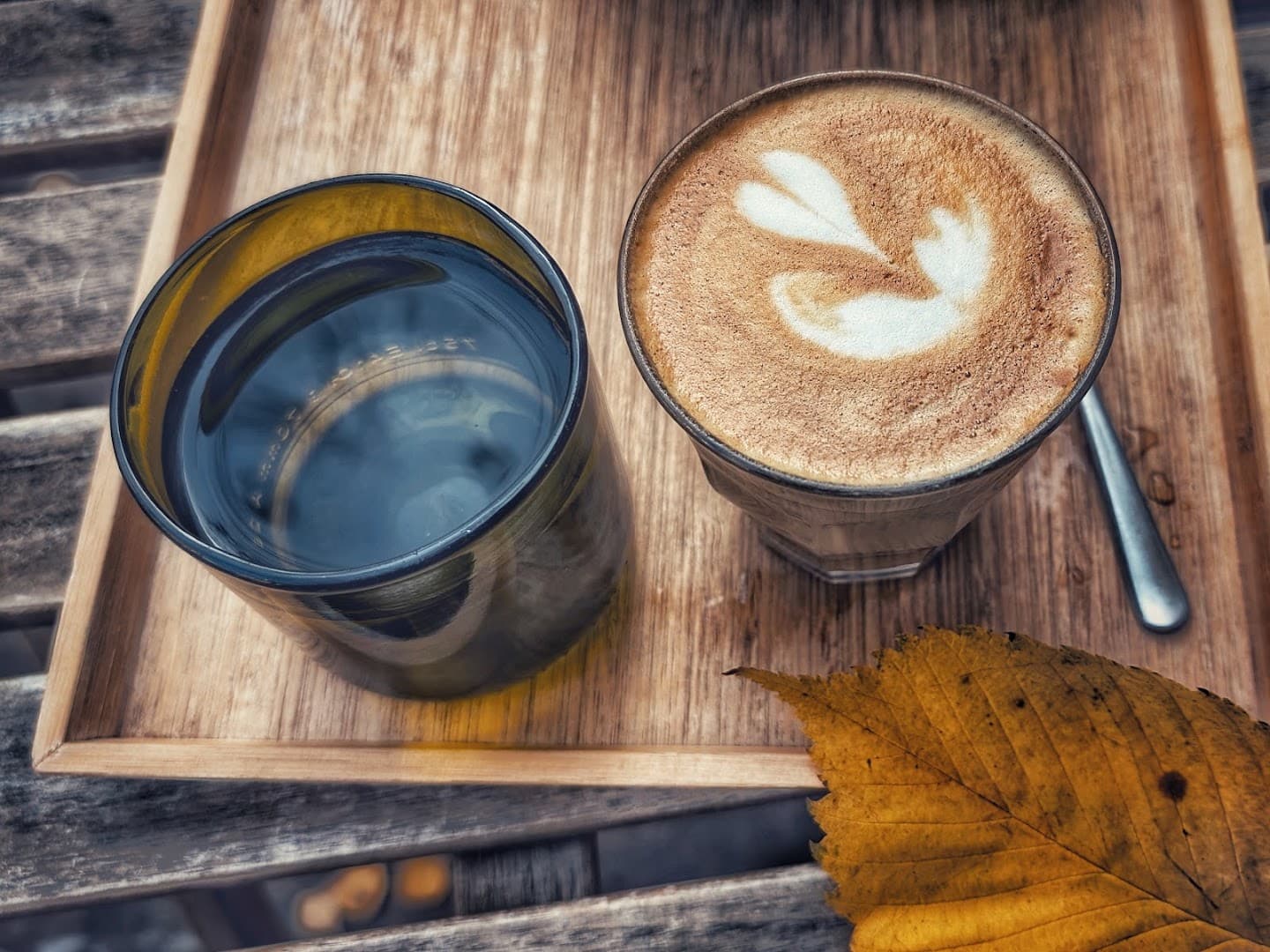 Coffee at mamacoffee Londýnská, specialty coffee shop in Prague