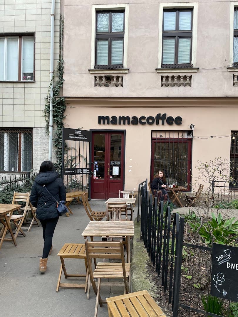 Storefront of mamacoffee Londýnská, specialty coffee shop in Prague