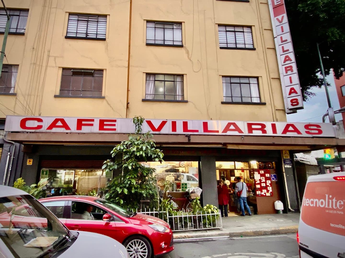 Storefront of Café Villarías, specialty coffee shop in Mexico City