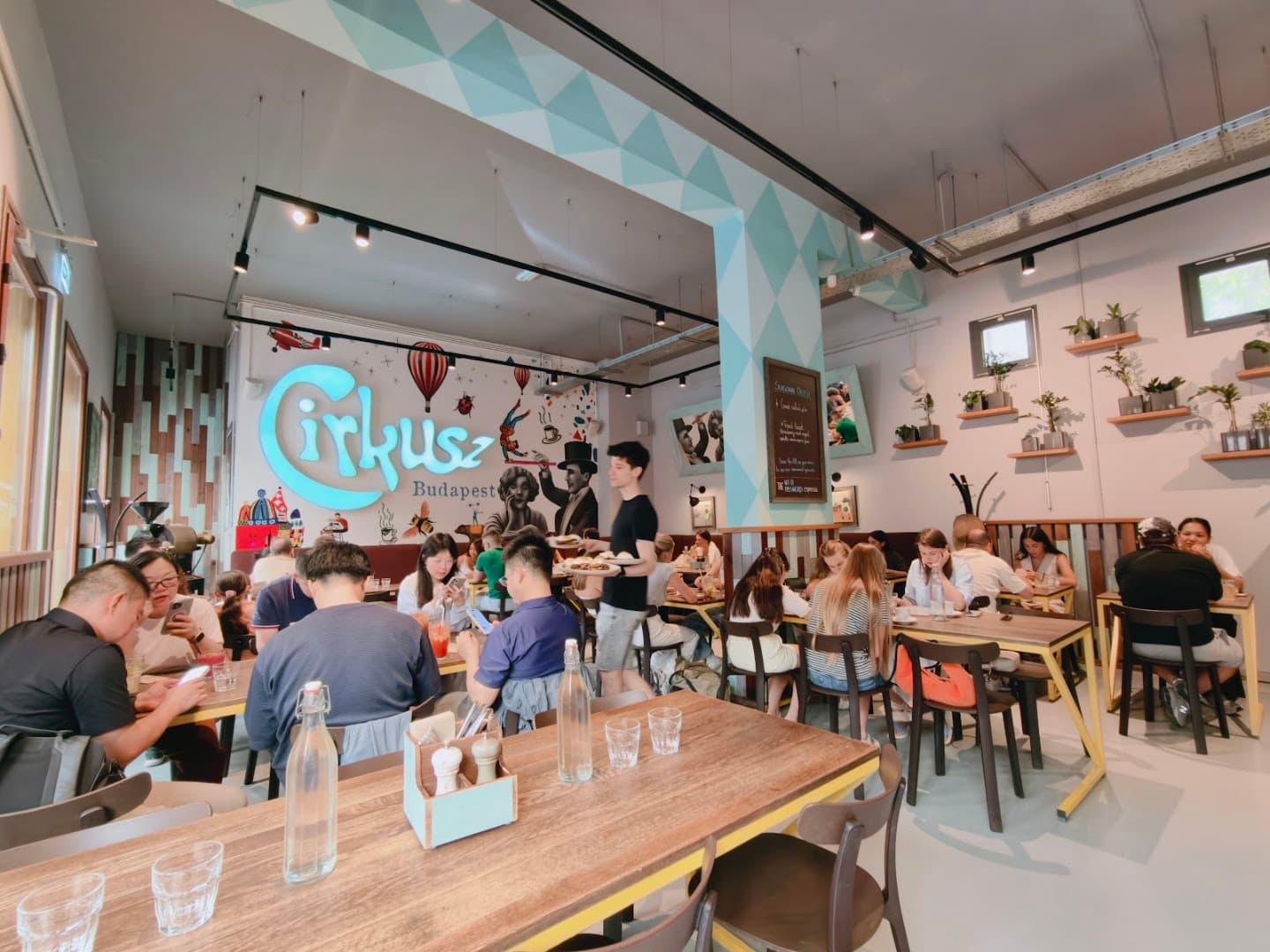 Cirkusz Café - specialty coffee shop in Budapest
