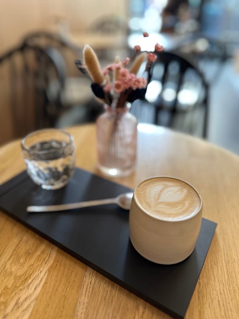 Café Caractère - specialty coffee shop in Paris
