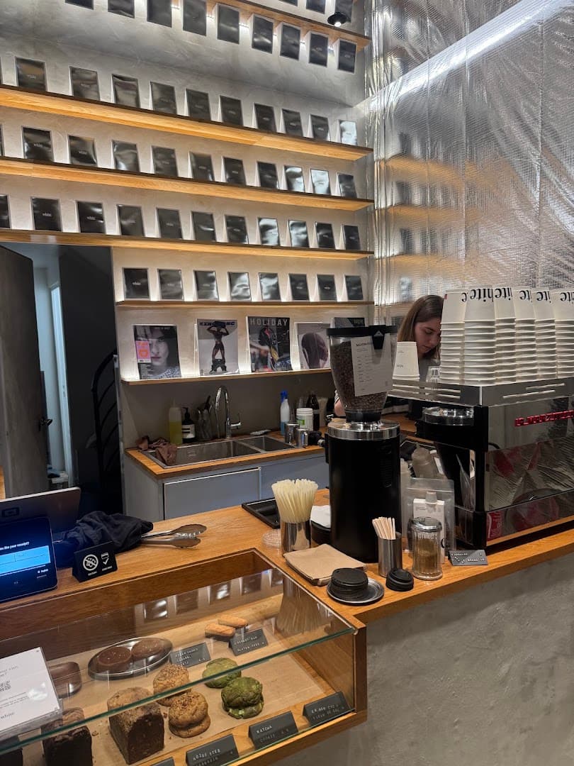 WHITE Coffee - Paris 3 - specialty coffee shop in Paris