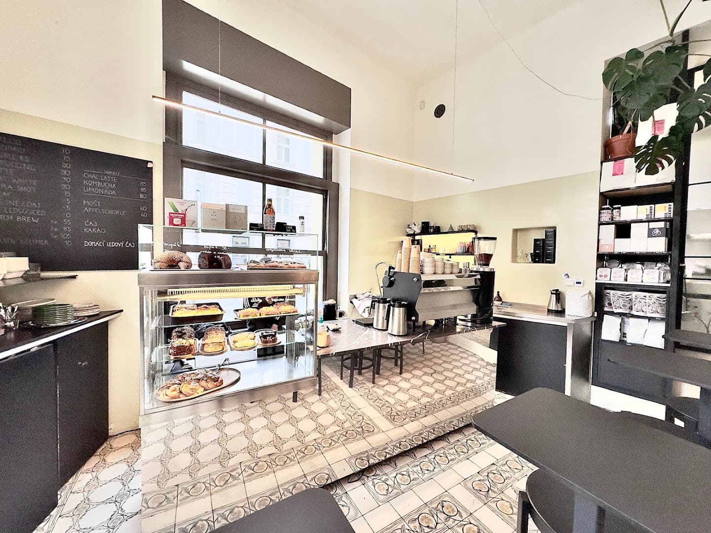 Letec espresso bar - specialty coffee shop in Prague