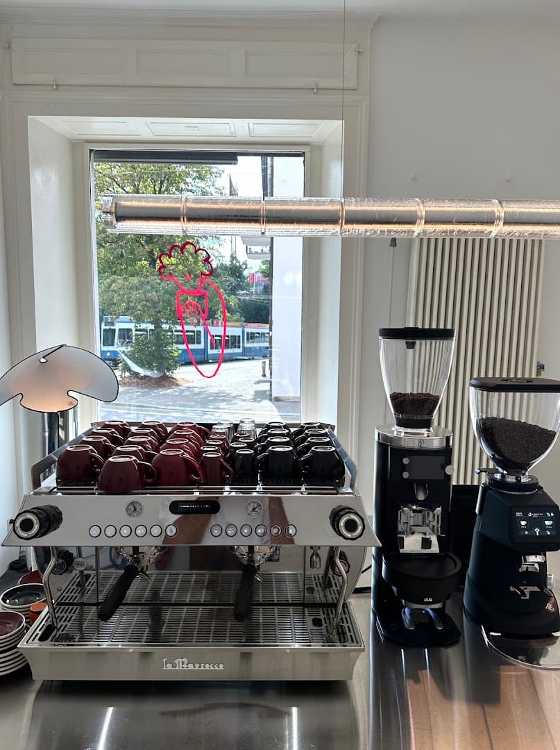 CTRL Cafe Bar - specialty coffee shop in Kreis 8