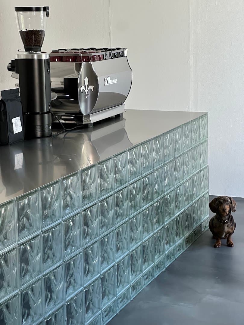 CTRL Cafe Bar - specialty coffee shop in Kreis 8