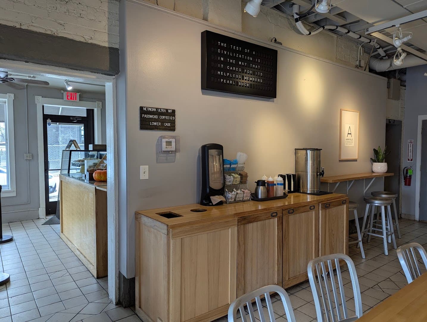 Ultra Coffeebar specialty coffee shop in Asheville - photo 9