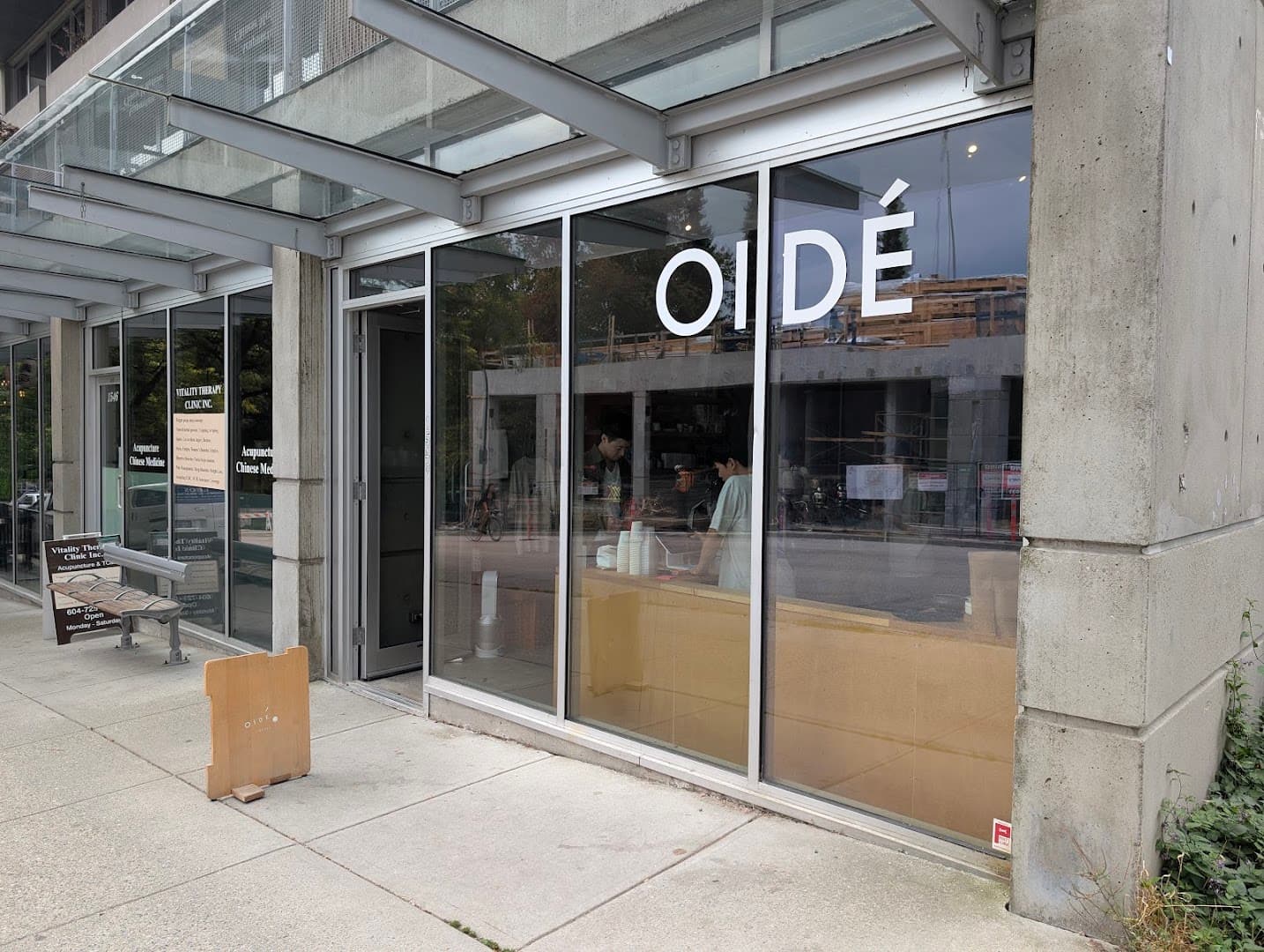 Storefront of Oidé Coffee, specialty coffee shop in Vancouver