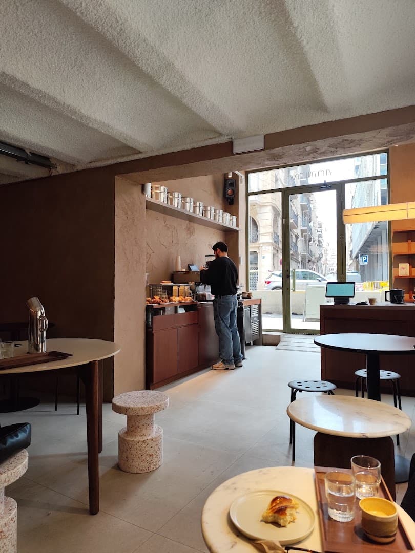 Amauta Coffee Bar: Travessera de Gràcia - specialty coffee shop in Sarrià-Sant Gervasi