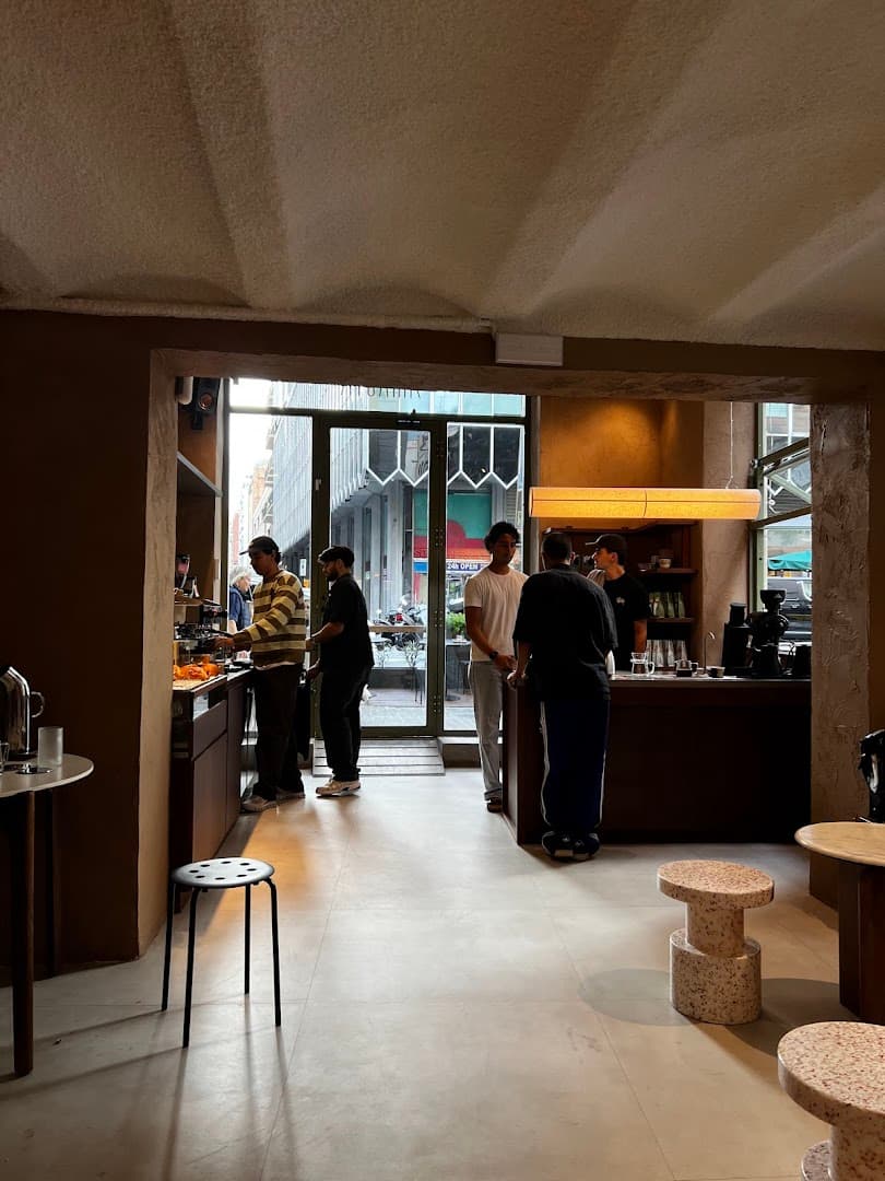 Amauta Coffee Bar: Travessera de Gràcia - specialty coffee shop in Sarrià-Sant Gervasi