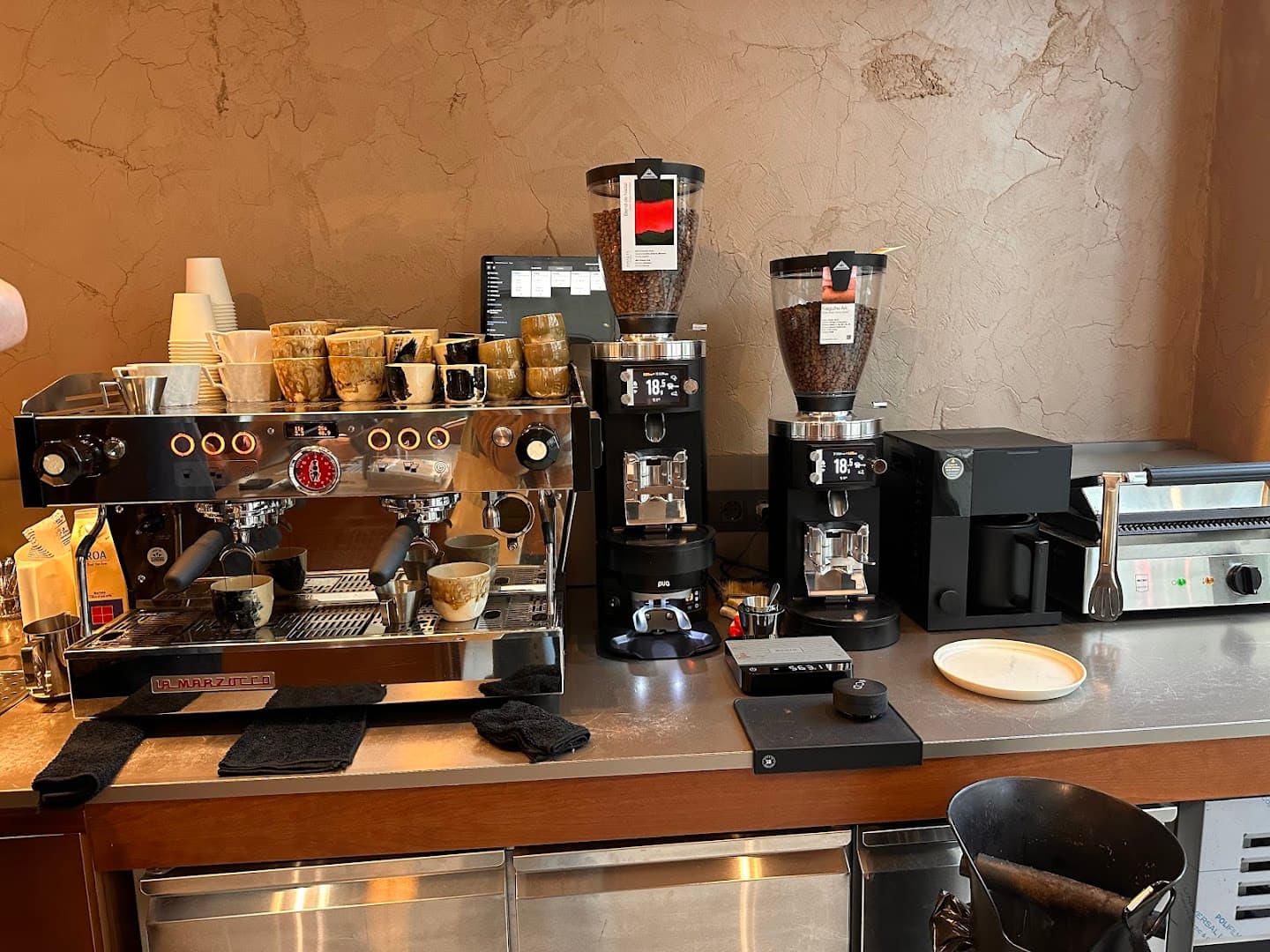 Amauta Coffee Bar: Travessera de Gràcia specialty coffee shop in Barcelona - photo 10