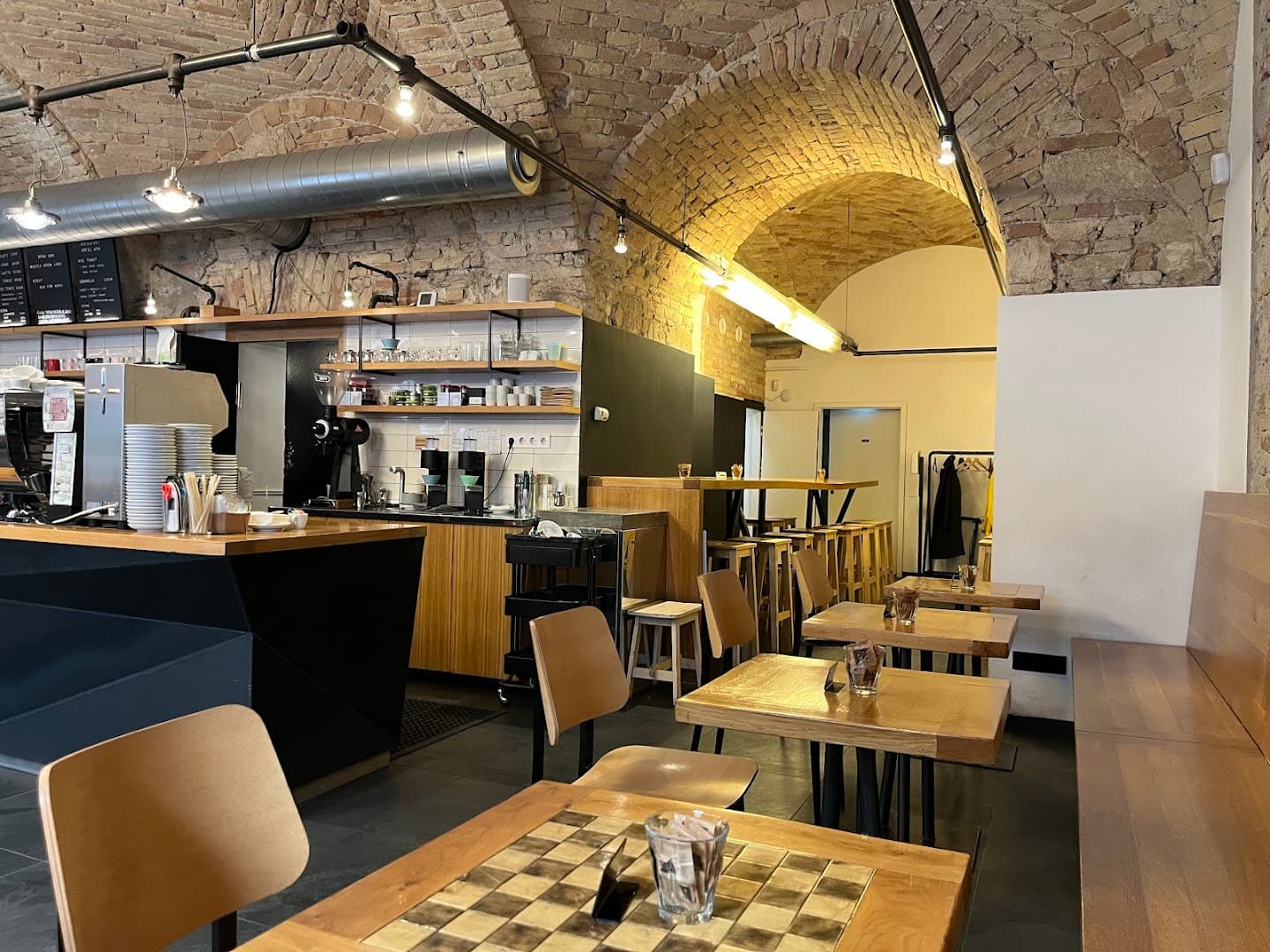 espresso embassy specialty coffee shop in Budapest - photo 4