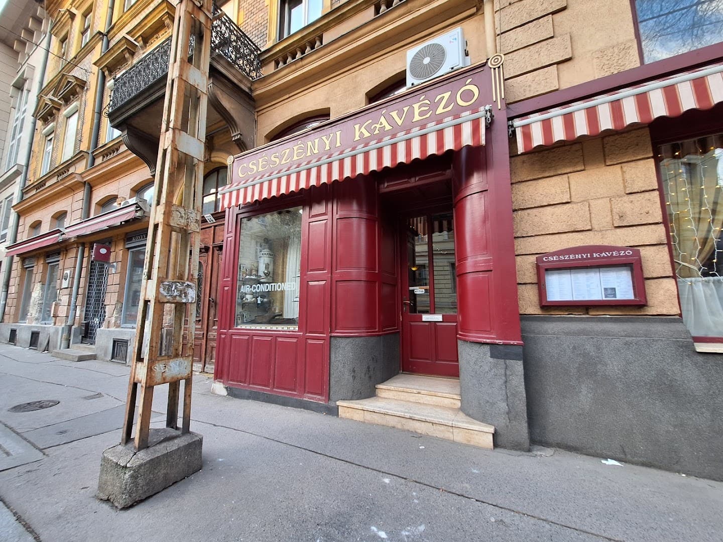 Csészényi Café and Coffee Bean Roaster specialty coffee shop in Budapest - photo 9